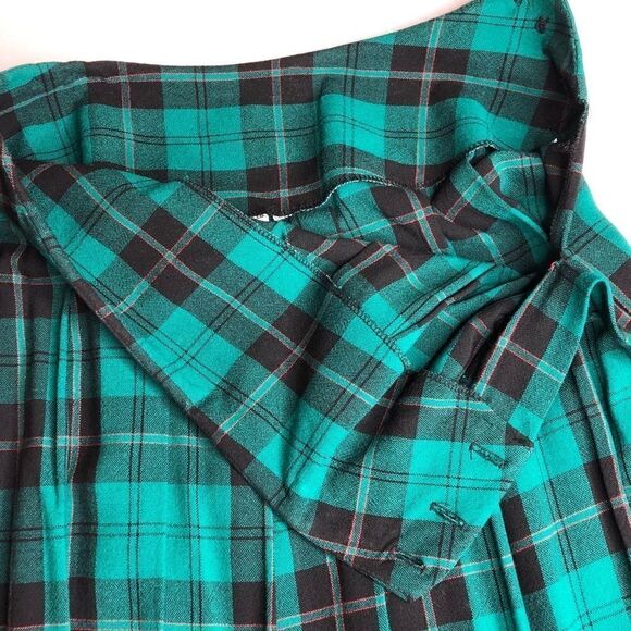 RUSS Plaid Pleated Skirt, Green Black - Picture 7 of 14